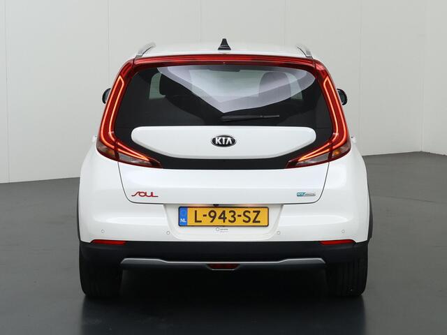 KIA SOUL e-Soul ExecutiveLine 64 kWh | SOH 97% | Harman/Kardon Audio | Head Up display | Adaptieve Cruise Control | Stoelverwarming | Navigatie | Achteruitrijcamera | Apple Carplay