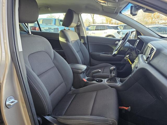 KIA SPORTAGE 1.6 GDI First Edition 1ste eigenaar | Zéér netjes! | Trekhaak | Cruise control | Camera | Navigatie | Lane assist | Led dagrijverlichting etc.