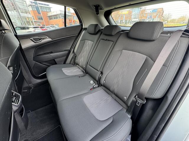 KIA SPORTAGE 1.6 T-GDi MHEV DynamicLine | Parkeersensoren Voor/Achter | Navigatie | Apple Carplay/Android Auto | Enz...