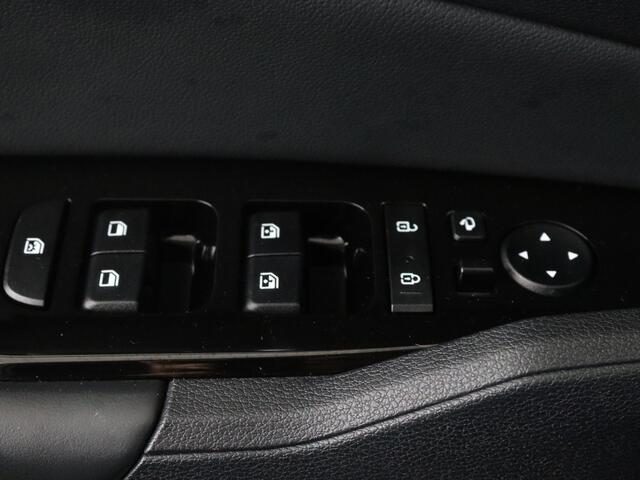 KIA SPORTAGE 1.6 T-GDi Plug-in Hybrid AWD DynamicPlusLine | Panoramadak | 19 Inch Velgen | Adaptive Cruise Contol | Plug In Hybride | 15.889 km !! |