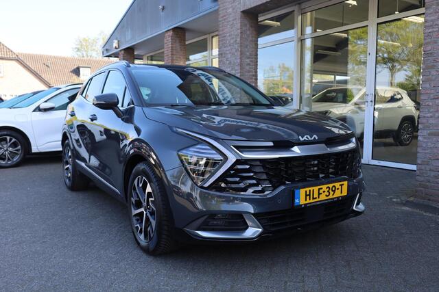 KIA SPORTAGE 1.6 T-GDi MHEV DynamicPlusLine PANO CAMERA HALFLEER CARPLAY DAB ACC STUUR+4xSTOELVERWARMING ELEK.LAADKLEP 18"LMV 2xKEYLESS ENZ!