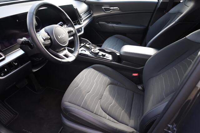 KIA SPORTAGE 1.6 T-GDi MHEV DynamicPlusLine PANO CAMERA HALFLEER CARPLAY DAB ACC STUUR+4xSTOELVERWARMING ELEK.LAADKLEP 18"LMV 2xKEYLESS ENZ!
