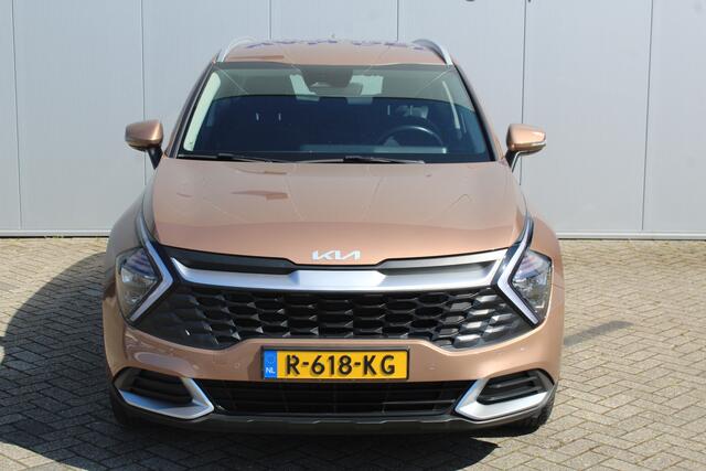 KIA SPORTAGE 1.6-150pk T-GDi MHEV ComfortLine. Keurig nette Kia, trekgewicht 1.650kg ! Trekhaak, metallic lak, LM wielen,