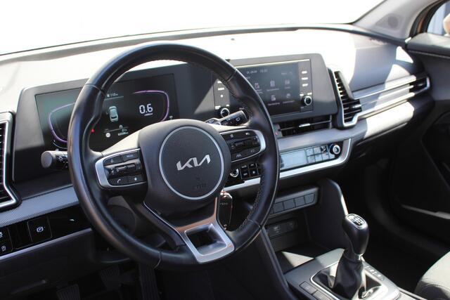 KIA SPORTAGE 1.6-150pk T-GDi MHEV ComfortLine. Keurig nette Kia, trekgewicht 1.650kg ! Trekhaak, metallic lak, LM wielen,