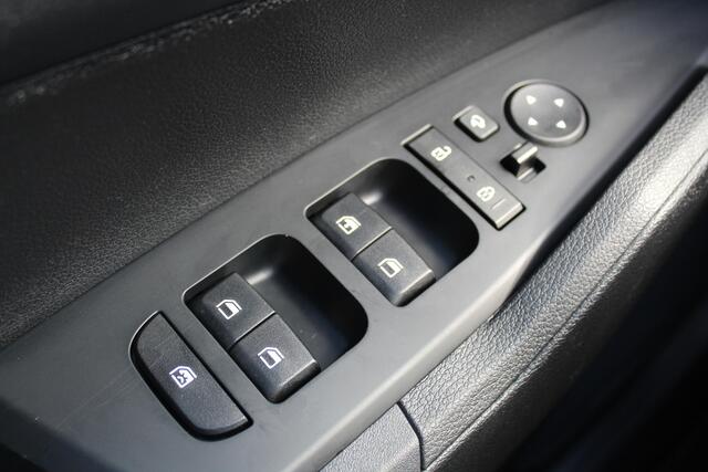 KIA SPORTAGE 1.6-150pk T-GDi MHEV ComfortLine. Keurig nette Kia, trekgewicht 1.650kg ! Trekhaak, metallic lak, LM wielen,