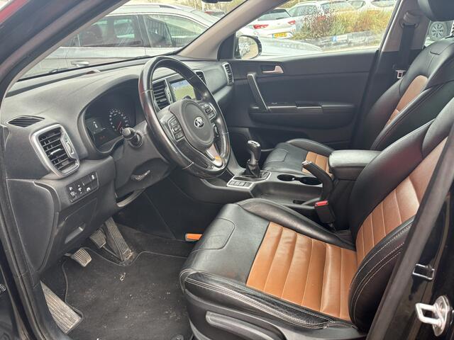 KIA SPORTAGE 1.6 GDI DynamicLine TREKHAAK / LEDER / STOELVERW / CARPLAY / CAMERA / NAVI / CLIMA / PDC / NL-AUTO