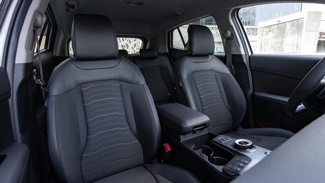 KIA SPORTAGE 1.6 T-GDi Plug-in Hybrid ComfortLine ¤40.895,- RIJKLAAR! Nu ¤2.000,- voordeel! Nu extra scherp geprijsd!