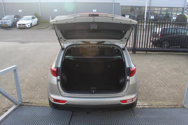 KIA SPORTAGE 1.6 GDI DynamicLine Afn.Trekhaak/Navigatie/Achteruitrijcamera/Bluetooth/Licht metalen velgen/Climate control/Cruise control