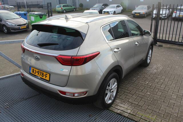 KIA SPORTAGE 1.6 GDI DynamicLine Afn.Trekhaak/Navigatie/Achteruitrijcamera/Bluetooth/Licht metalen velgen/Climate control/Cruise control