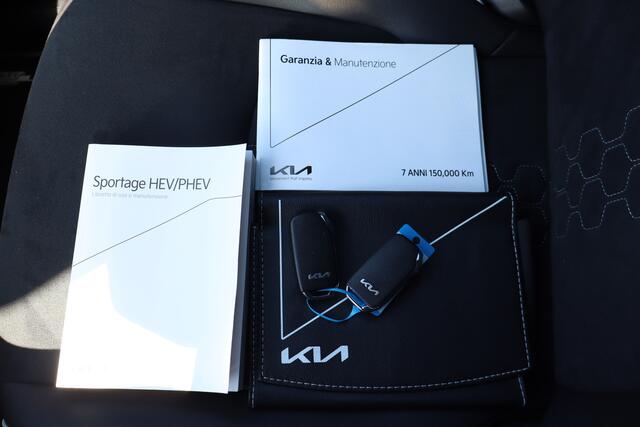 KIA SPORTAGE 1.6 T-GDi Plug-in Hybrid AWD GT-Line 10 Jaar fabrieksgarantie!! Panoramadak/Achteruitrijcamera/Stoelverwarming voor+achter/Stuurverwarming/Apple carplay/Lane assist/Cruise control/Lederen bekleding