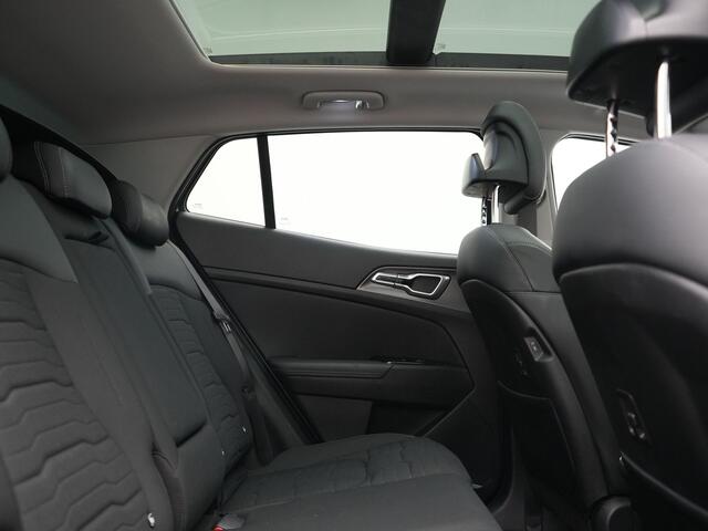 KIA SPORTAGE 1.6 T-GDi Spirit PHEV 266pk Dealer O.H | Panodak | Adaptive Cruise | 360 Camera | Sportstoelen Verwarmd | Apple Carplay | Keyless | BLIS | Stuurverwarming | Pilot Assist | Virtual | Navigatie | DAB | 19"L.M | Plug In Hybrid |