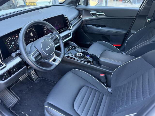 KIA SPORTAGE 1.6 T-GDi Plug-in Hybrid AWD GT-PlusLine GT-LINE | AWD | 360 GRADEN CAMERA | ELEKTRISCH VERSTELBARE STOELEN | STOELVERWARMING | STUURVERWARMING | STUURKOELING | PANORAMADAK | NAVIGATIE | LED | DODEHOEK DETECTIE | APPLE CARPLAY / ANDROID AUTO | ADAPTIEVE CRUISECONTROL | FABRIEK GARANTIE 7 JAAR |