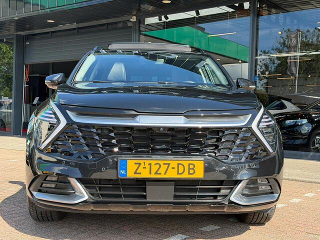 KIA SPORTAGE 1.6 T-GDi Hybrid DynamicPlusLine TREK GEWICHT 1650 KG | LEDER | AWD | 360 GRADEN CAMERA | HARMAN/KARDON | ELEKTRISCH VERSTELBARE STOELEN | STOELVERWARMING | STUURVERWARMING | STOELKOELING | PANORAMADAK | NAVIGATIE | LED | DODEHOEK DETECTIE | APPLE CARPLAY / ANDROID AUTO | ADAPTIEVE CRUISECONTROL | FABRIEK GARANTIE 7 JAAR |
