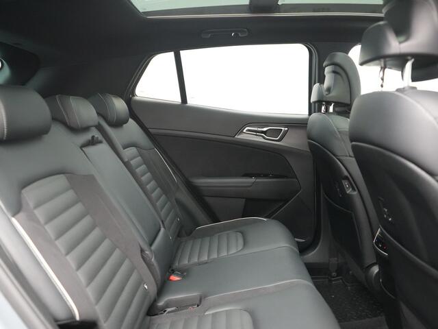 KIA SPORTAGE 1.6 T-GDi Hybrid MHEV GT-Line 230pk Dealer O.H | Trekhaak Afn. | Panodak | Adaptive Cruise | 360 Camera | Harman / Kardon | Leeren Sportstoelen Memory & Ventilatie | Keyless | Apple Carplay | Stuur & Stoelverwarming | Sfeerverlichting | Virtual | Navigatie | DAB | 19"L.M |