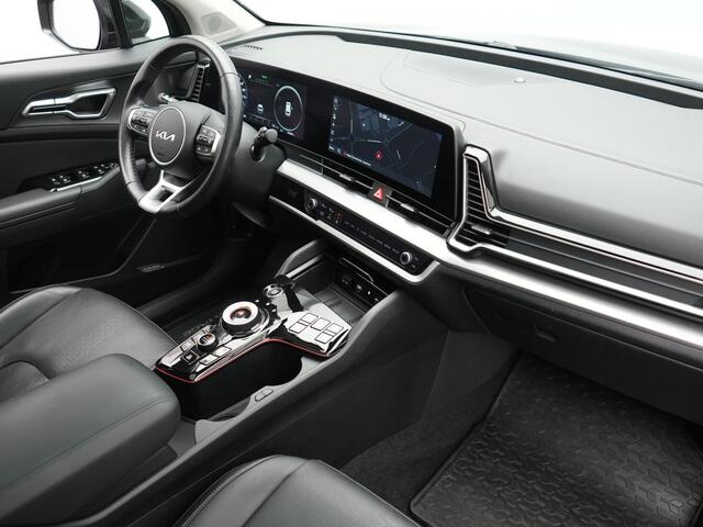KIA SPORTAGE 1.6 T-GDi PHEV AWD DynamicPlusLine 265pk Dealer O.H | Trekhaak Afn. | Panodak | Adaptive Cruise | 360 Camera | Harman / Kardon | Lederen Sportstoelen Memory & Ventilatie | Keyless | Apple Carplay | Blis | Stoelen & Stuur Verwarmd | Virtual | Navigatie | 19"L.M | Plug In Hybrid
