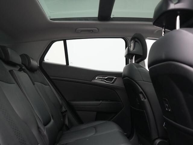 KIA SPORTAGE 1.6 T-GDi PHEV AWD DynamicPlusLine 265pk Dealer O.H | Trekhaak Afn. | Panodak | Adaptive Cruise | 360 Camera | Harman / Kardon | Lederen Sportstoelen Memory & Ventilatie | Keyless | Apple Carplay | Blis | Stoelen & Stuur Verwarmd | Virtual | Navigatie | 19"L.M | Plug In Hybrid