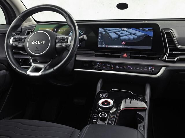 KIA SPORTAGE 1.6 T-GDi Hybrid DynamicPlusLine Automaat (PANORAMADAK, STOEL/STUURVERWARMING, APPLE CARPLAY, GROOT NAVI, ADAPTIVE CRUISE, LEDER, GETINT GLAS, SPORTSTOELEN, KEYLESS, SFEERVERLICHTING, NIEUWSTAAT)