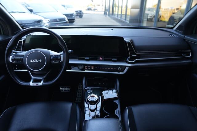 KIA SPORTAGE 1.6 T-GDi Plug-in Hybrid AWD GT-PlusLine | 265 PK | Panoramadak | 360° Camera | Stoelventilatie | Trekhaak | Kia Sportage 1.6 T-GDi Plug-in Hybrid AWD GT-PlusLine met 1.6 liter 4-cilinder benzinemotor en plug-in hybride aandrijving, voorzien van panoramadak, Matrix LED-verlichting, 360° camera, navi