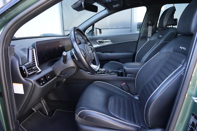 KIA SPORTAGE 1.6 T-GDi Plug-in Hybrid AWD GT-PlusLine | 265 PK | Panoramadak | 360° Camera | Stoelventilatie | Trekhaak | Kia Sportage 1.6 T-GDi Plug-in Hybrid AWD GT-PlusLine met 1.6 liter 4-cilinder benzinemotor en plug-in hybride aandrijving, voorzien van panoramadak, Matrix LED-verlichting, 360° camera, navi