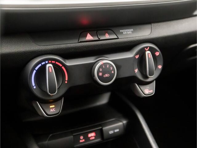 KIA Stonic 1.0 T-GDi DynamicLine (APPLE CARPLAY, NAVIGATIE, CAMERA, PARKEERSENSOREN, SPORTSTOELEN, CRUISE, GETINT GLAS, NIEUWE APK, NIEUWSTAAT)