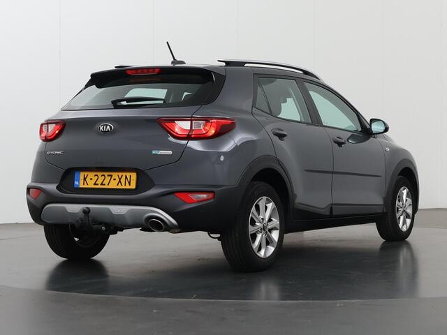 KIA Stonic 1.0 T-GDi MHEV DynamicLine | Trekhaak | Parkeercamera | Apple Carplay/Android Auto | Climate Control | Cruise Control | Navigatie via Carplay |