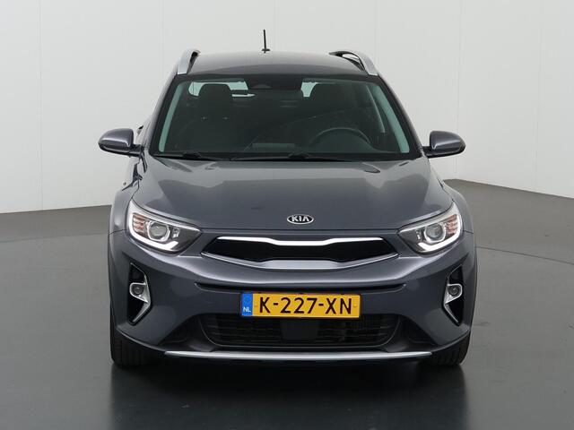 KIA Stonic 1.0 T-GDi MHEV DynamicLine | Trekhaak | Parkeercamera | Apple Carplay/Android Auto | Climate Control | Cruise Control | Navigatie via Carplay |