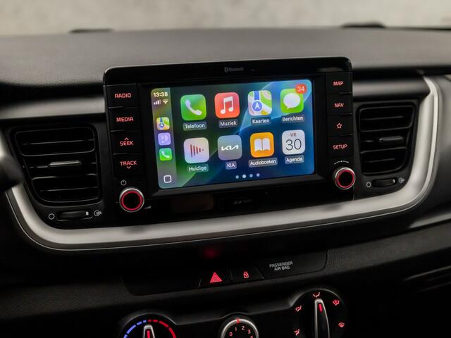 KIA Stonic 1.0 T-GDi Dynamic (APPLE CARPLAY, NAVIGATIE, CAMERA, LM VELGEN, SPORTSTOELEN, CRUISE, GETINT GLAS, PARKEERSENSOREN, NIEUWSTAAT)