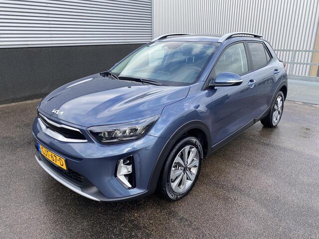 KIA Stonic 1.0 T-GDi MHEV DynamicPlusLine Stoel- & stuurverwarming, Nieuw geleverd, NL-auto, navigatie, Apple CarPlay/Android Auto, camera, keyless, cruise control, zeer lage km stand!