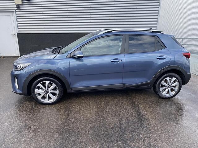KIA Stonic 1.0 T-GDi MHEV DynamicPlusLine Stoel- & stuurverwarming, Nieuw geleverd, NL-auto, navigatie, Apple CarPlay/Android Auto, camera, keyless, cruise control, zeer lage km stand!