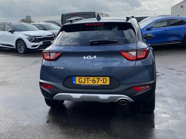 KIA Stonic 1.0 T-GDi MHEV DynamicPlusLine Stoel- & stuurverwarming, Nieuw geleverd, NL-auto, navigatie, Apple CarPlay/Android Auto, camera, keyless, cruise control, zeer lage km stand!