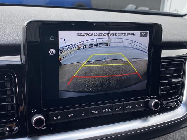 KIA Stonic 1.0 T-GDi MHEV DynamicPlusLine Stoel- & stuurverwarming, Nieuw geleverd, NL-auto, navigatie, Apple CarPlay/Android Auto, camera, keyless, cruise control, zeer lage km stand!