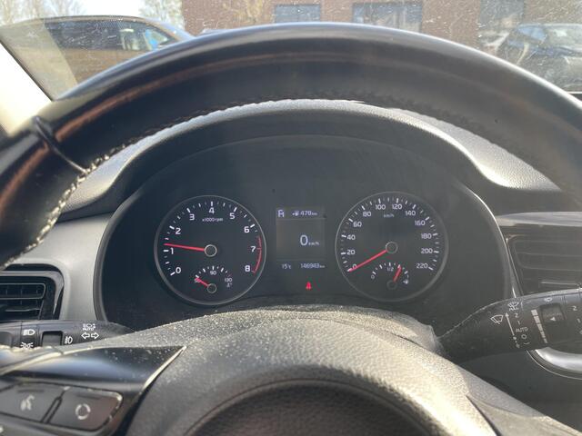 KIA Stonic 1.0 T-GDi DynamicLine 120 Pk | Achteruitrijcamera | LED-verlichting | Climate Control | Privacy Glass | Parkeersensoren | CarPlay | Navigatiesysteem | 17 Inch