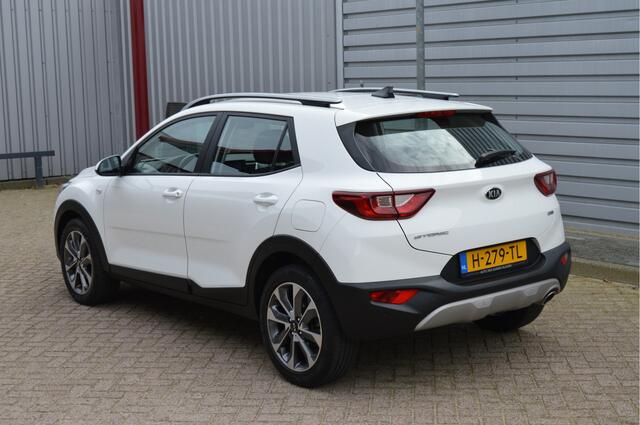 KIA Stonic 1.0 T-GDi DynamicLine O.a: PDC, Camera, Carplay, DAB, Navi, Airco, Etc. All-in prijs!