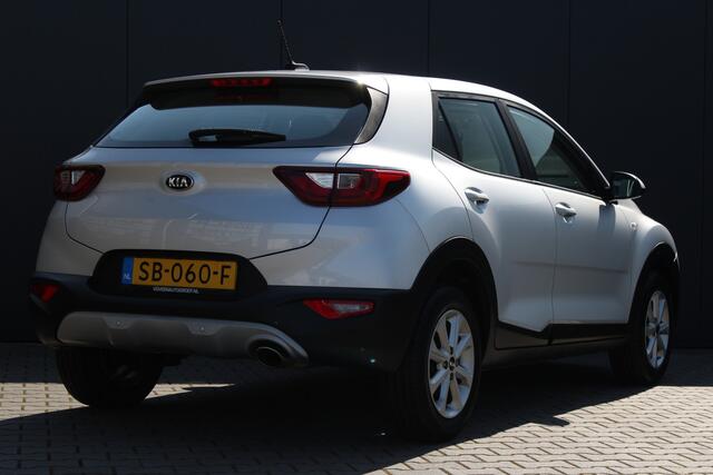 KIA Stonic 1.2 MPi ComfortPlusLine Navigator | incl. 12 maanden garantie | Navigatie | Achteruitrijcamera | Cruise control | Airco | Lichtmetalen velgen | DAB+ radio | Isofix | Parkeersensoren voor en achter |