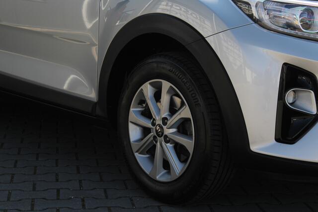 KIA Stonic 1.2 MPi ComfortPlusLine Navigator | incl. 12 maanden garantie | Navigatie | Achteruitrijcamera | Cruise control | Airco | Lichtmetalen velgen | DAB+ radio | Isofix | Parkeersensoren voor en achter |