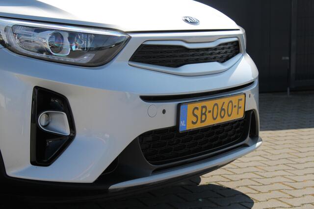 KIA Stonic 1.2 MPi ComfortPlusLine Navigator | incl. 12 maanden garantie | Navigatie | Achteruitrijcamera | Cruise control | Airco | Lichtmetalen velgen | DAB+ radio | Isofix | Parkeersensoren voor en achter |