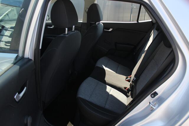 KIA Stonic 1.2 MPi ComfortPlusLine Navigator | incl. 12 maanden garantie | Navigatie | Achteruitrijcamera | Cruise control | Airco | Lichtmetalen velgen | DAB+ radio | Isofix | Parkeersensoren voor en achter |