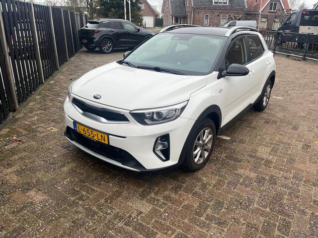 KIA Stonic 1.0 T-GDi MHEV DynamicLine uniek lage km stand! | Clima | Navigatie | LM Velgen | Camera | Two tone lak | 1e Eigenaar | Ndl auto | RIJKLAARPRIJS INCL 12 MAANDEN GARANTIE EN BEURT