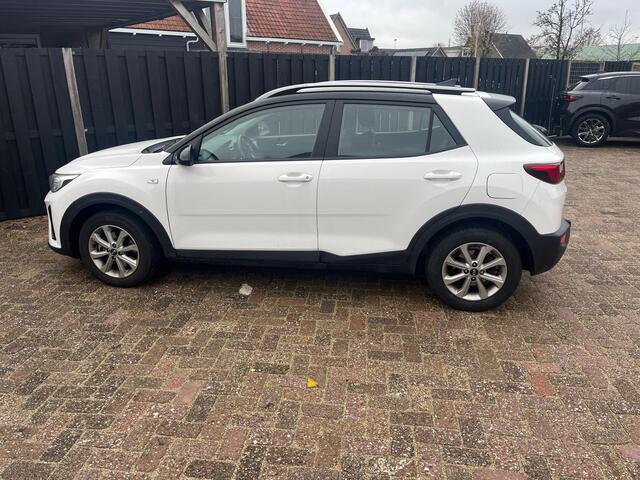 KIA Stonic 1.0 T-GDi MHEV DynamicLine uniek lage km stand! | Clima | Navigatie | LM Velgen | Camera | Two tone lak | 1e Eigenaar | Ndl auto | RIJKLAARPRIJS INCL 12 MAANDEN GARANTIE EN BEURT