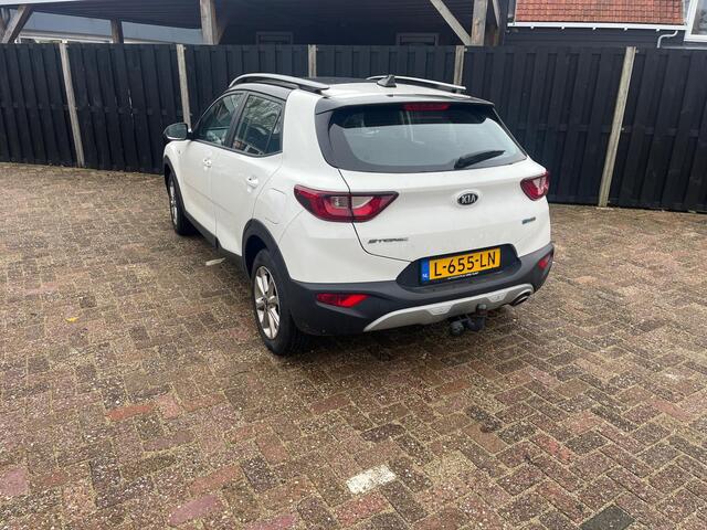 KIA Stonic 1.0 T-GDi MHEV DynamicLine uniek lage km stand! | Clima | Navigatie | LM Velgen | Camera | Two tone lak | 1e Eigenaar | Ndl auto | RIJKLAARPRIJS INCL 12 MAANDEN GARANTIE EN BEURT