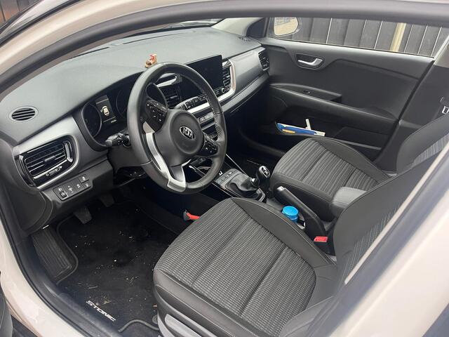 KIA Stonic 1.0 T-GDi MHEV DynamicLine uniek lage km stand! | Clima | Navigatie | LM Velgen | Camera | Two tone lak | 1e Eigenaar | Ndl auto | RIJKLAARPRIJS INCL 12 MAANDEN GARANTIE EN BEURT