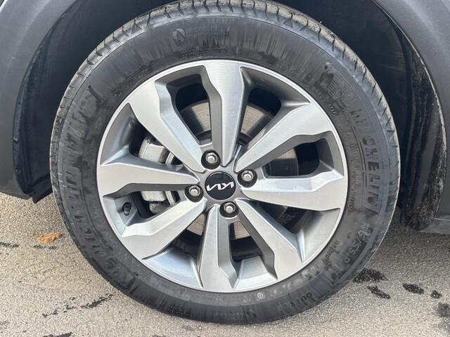 KIA Stonic 1.0 T-GDi MHEV DynamicPlusLine Navigatie, Stoel- & Stuurwiel verwarmd, Smart Key, Privacy glass, BTW-auto, 1e eign.