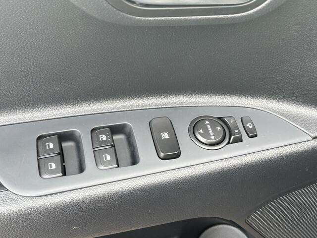 KIA Stonic 1.0 T-GDi MHEV DynamicPlusLine Navigatie, Stoel- & Stuurwiel verwarmd, Smart Key, Privacy glass, BTW-auto, 1e eign.