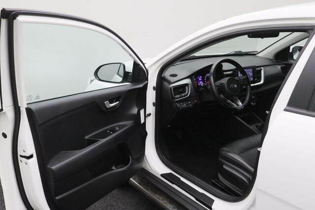 KIA Stonic 1.0 T-GDi ComfortPlusLine Navigator 2017 | Goed Onderhouden | Cruise Control | Trekhaak | Navigatie | DAB Radio | Achteruitrij Camera | Lichtmetalen Velgen | Stuurwiel Bediening | 2 Sleutels | NAP Nationale Autopas