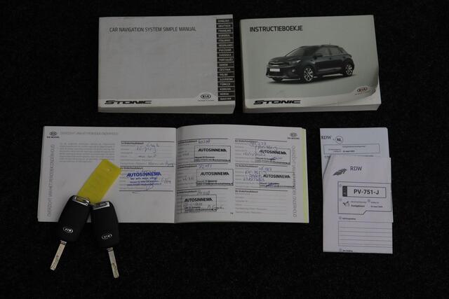 KIA Stonic 1.0 T-GDi ComfortPlusLine Navigator 2017 | Goed Onderhouden | Cruise Control | Trekhaak | Navigatie | DAB Radio | Achteruitrij Camera | Lichtmetalen Velgen | Stuurwiel Bediening | 2 Sleutels | NAP Nationale Autopas