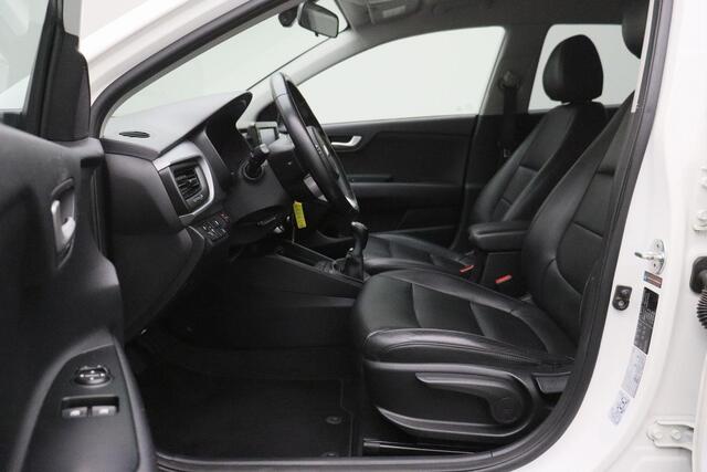 KIA Stonic 1.0 T-GDi ComfortPlusLine Navigator 2017 | Goed Onderhouden | Cruise Control | Trekhaak | Navigatie | DAB Radio | Achteruitrij Camera | Lichtmetalen Velgen | Stuurwiel Bediening | 2 Sleutels | NAP Nationale Autopas