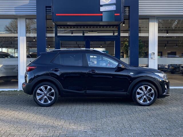 KIA Stonic 1.0 T-GDi Sports Edition / NL-Auto / 1e-Eigenaar / Cruise-Control / Apple-Carplay & Android-Auto / Navi / DAB Radio-Bluetooth / PDC & Camera-Achter / 17'' LMV / All-Season / ENZ.