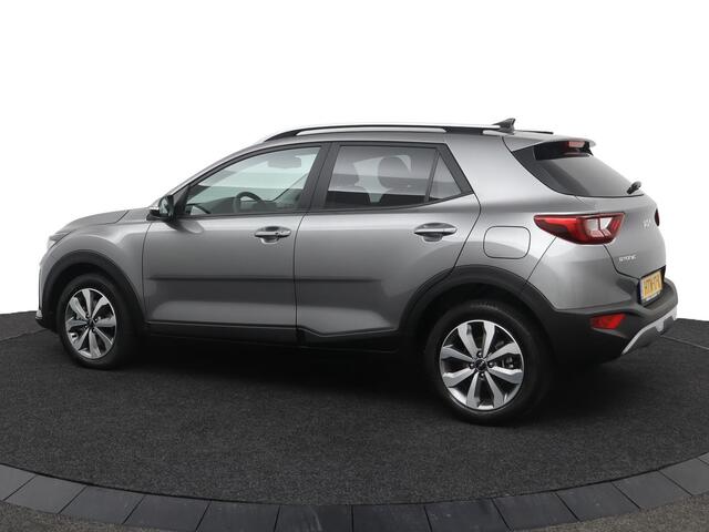 KIA Stonic 1.0 T-GDi MHEV DynamicPlusLine Automaat - Stoel / Stuurwielverwarming - Parkeersensoren - Navigatie - Airco - Cruise Control - Fabrieksgarantie tot 06-2032