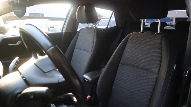 KIA Stonic 1.0 T-GDi DynamicPlusLine | Clima | Cruise | Multimedia/Navi | Trekhaak | PDC + Camera |