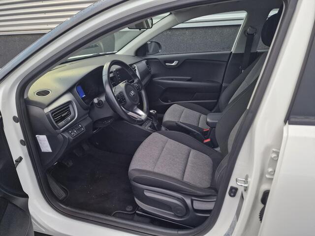 KIA Stonic 1.0 T-GDi DynamicLine Trekhaak, Nieuw geleverd en dealeronderhouden, Navigatie, Achteruitrijcamera, LMV, Cruise control